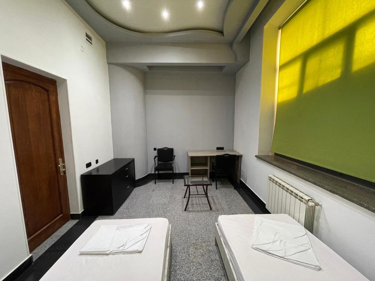 Joy Hotel Apartament Yerevan Exterior foto