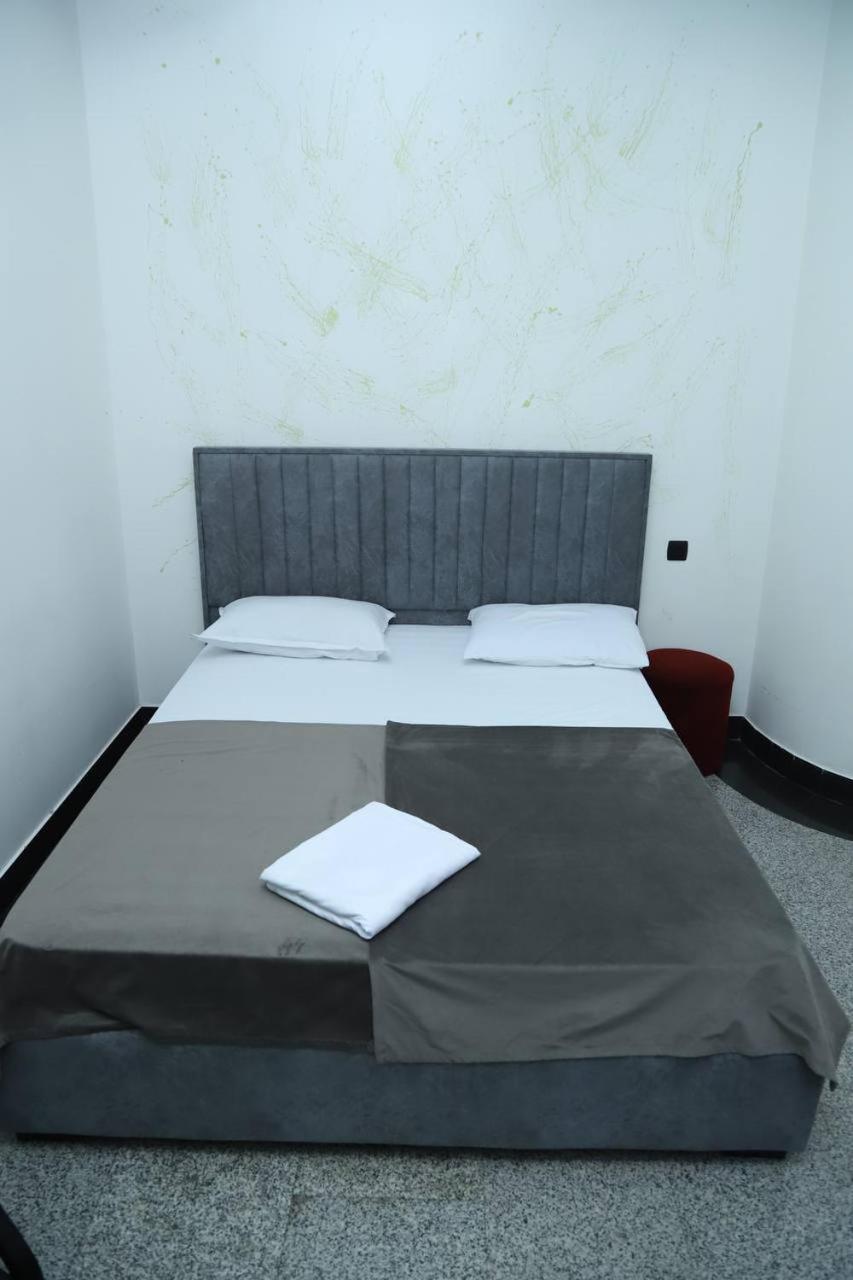 Joy Hotel Apartament Yerevan Exterior foto